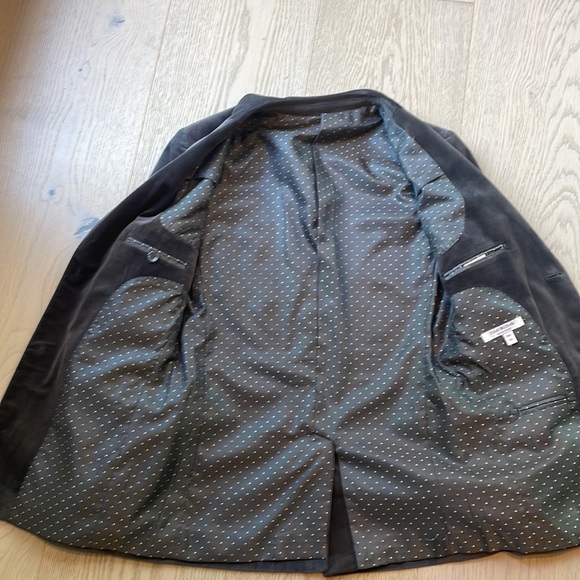 EUC Gorgeous Isaac Mizrahi Grey Boys Blazer size 14. - Picture 2 of 6